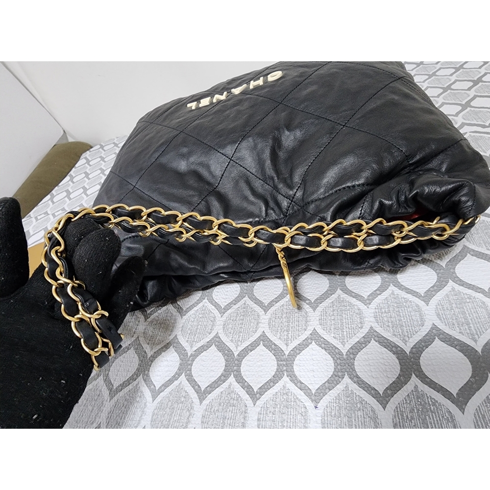 CHANEL Quilted Shiny Calfskin Leather 22 Hobo Bag Black - Picture 12 of 15